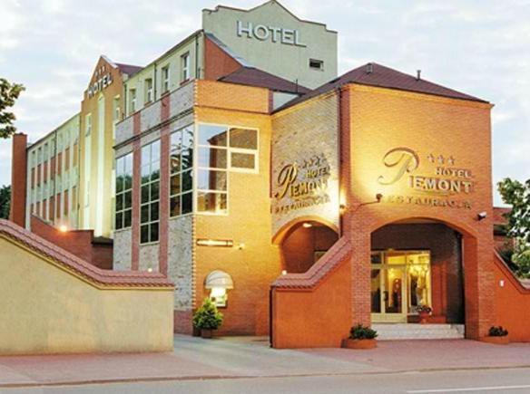 Hotel Piemont Pabianice Buitenkant foto