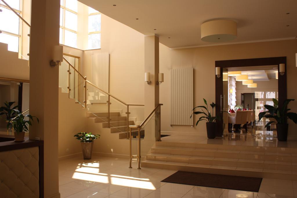 Hotel Piemont Pabianice Buitenkant foto