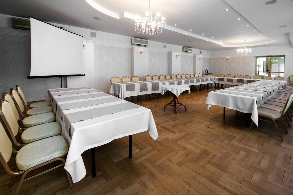 Hotel Piemont Pabianice Buitenkant foto