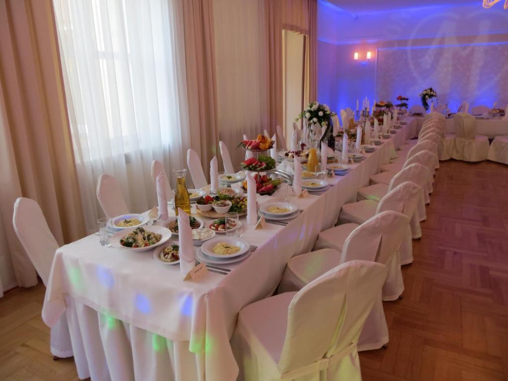 Hotel Piemont Pabianice Buitenkant foto