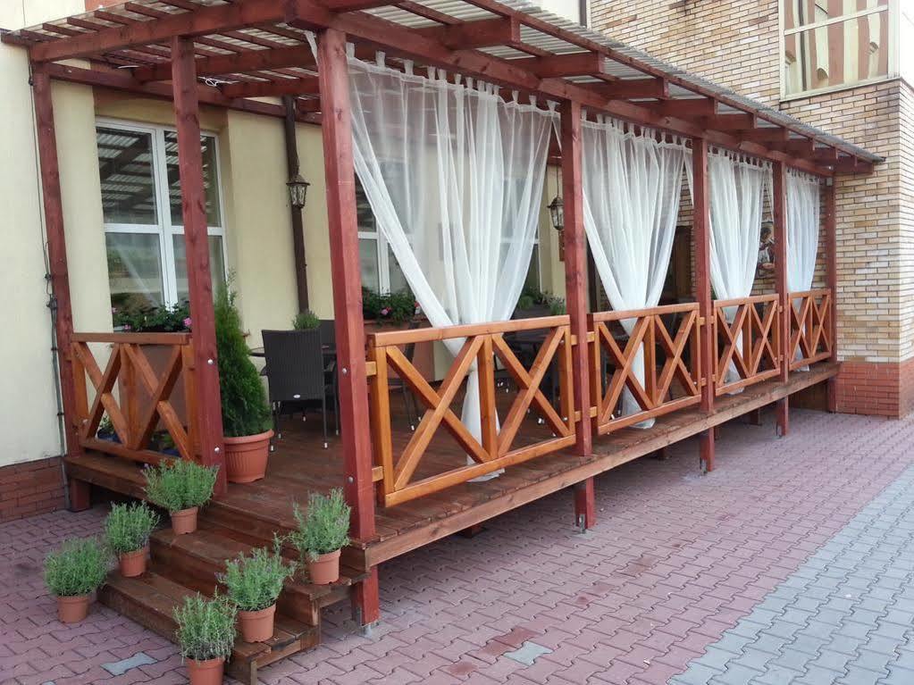 Hotel Piemont Pabianice Buitenkant foto