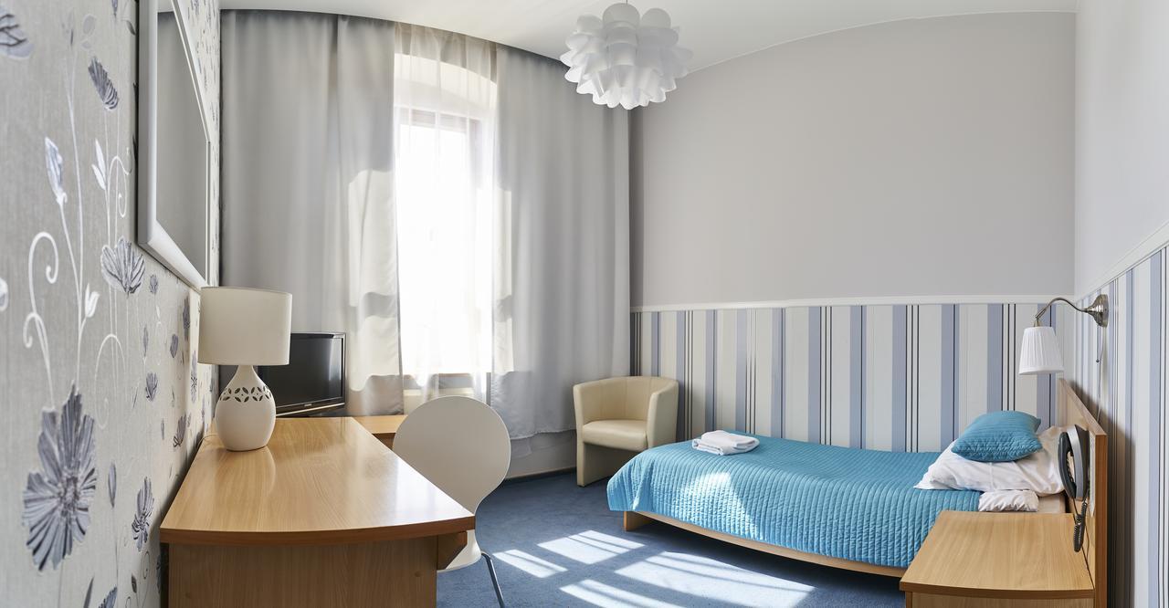 Hotel Piemont Pabianice Buitenkant foto