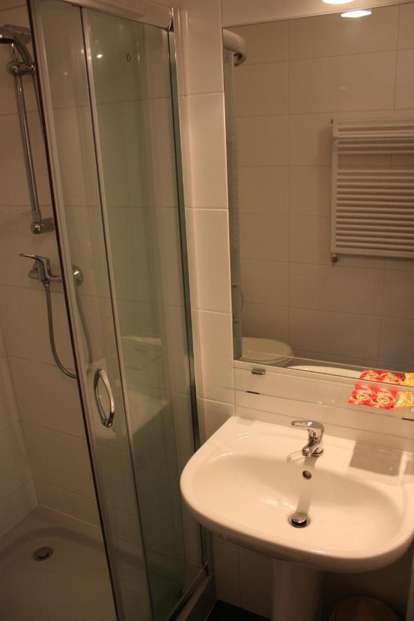 Hotel Piemont Pabianice Kamer foto